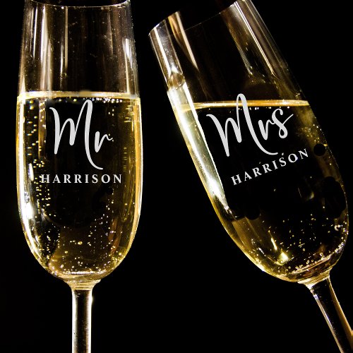 Elegant Mr & Mrs Wedding Champagne Flutes - Engraved Toast Glasses for Couples